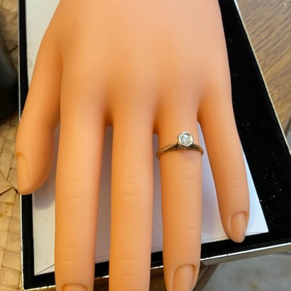 Solid 14K Yellow Gold Diamond Ring Sz 7.5 w/ White Gold Accents - Picture 7 of 8